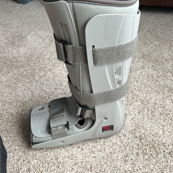 Aircast/Walker Boot Bundle: Breg AirCast, Walker Boot Cover, Post-op shoe, Small - Picture 4 of 6